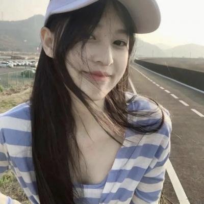 院子里的女人